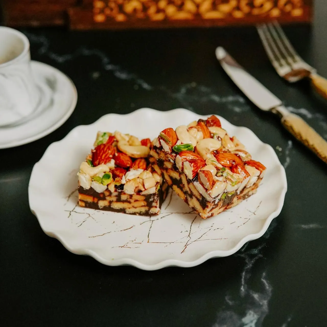 Walnut tamriyeh